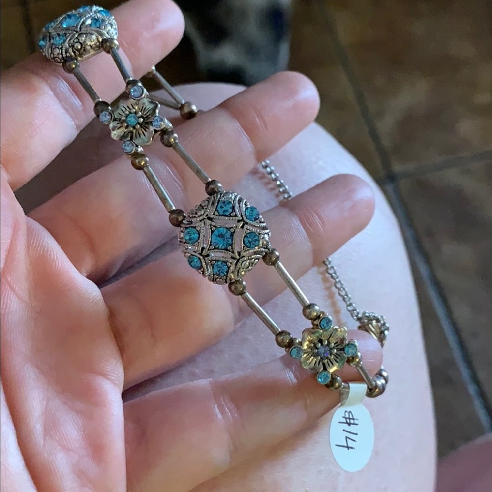 Magnetic boutique antique style